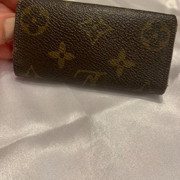 Louis Vuitton Monogram 4 key Multicles Holder Case - Picture 2 of 12